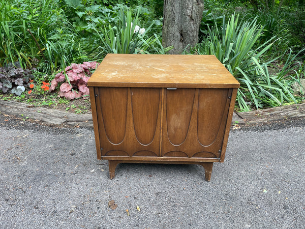 Broyhill Brasilia Nightstand