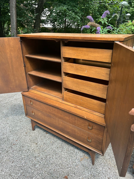 Broyhill Brasilia Gentleman’s Chest