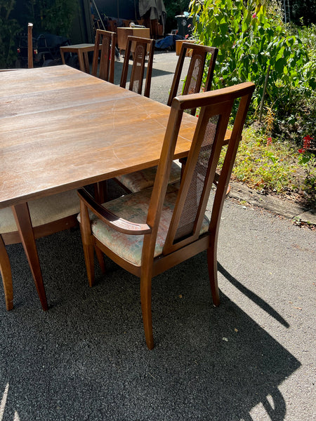 Broyhill Emphasis Dining Set