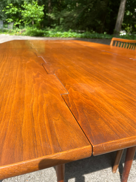 Drexel Parallel Dining Set
