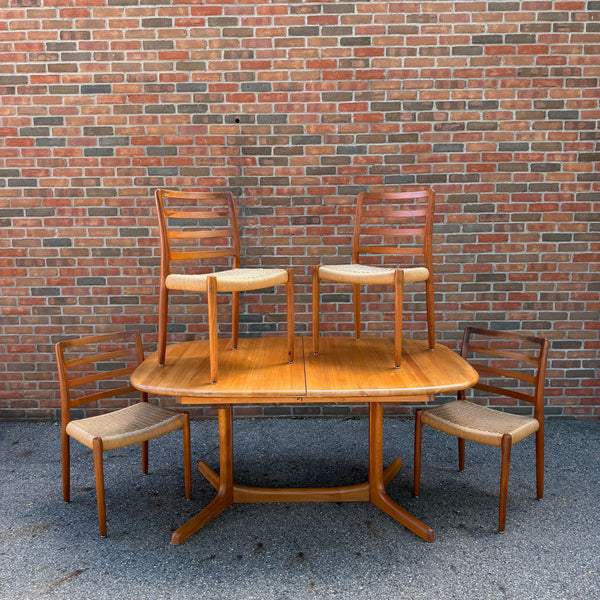 Danish Modern Teak Dining Set with 4 Niels Otto Møller Model 85 Chairs for for J.L. Møllers Møbelfabrik