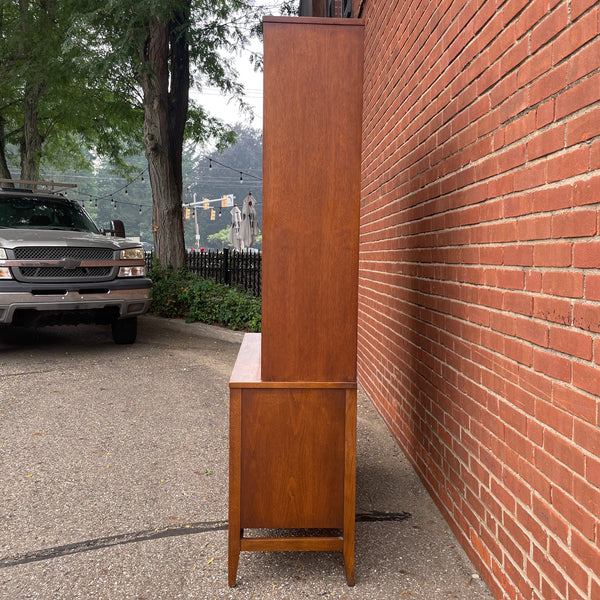 Broyhill Brasilia 2-Piece Walnut Hutch China Cabinet