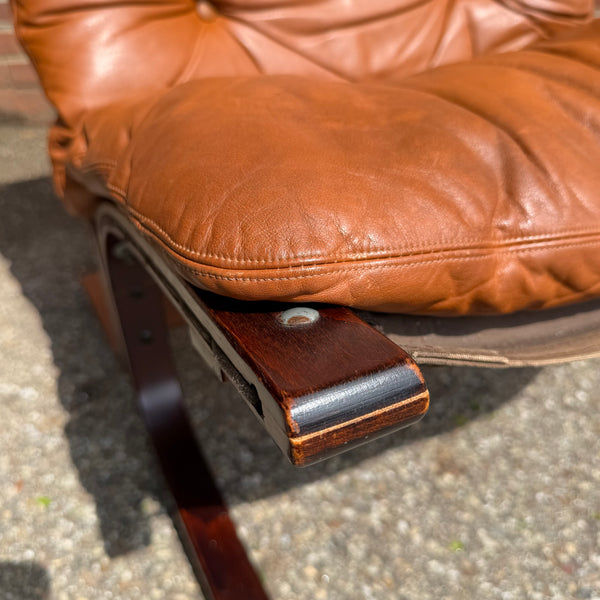 Pair of 1970s “Siesta” Bent Rosewood and Leather Lounge Chairs by Igmar Relling for Westnofa, Norway