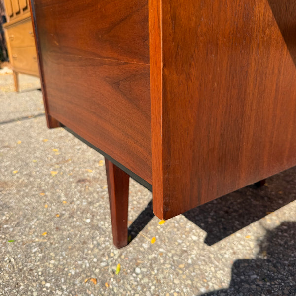 Merton Gershun for Dillingham Esprit Walnut Mid-Century Modern Desk