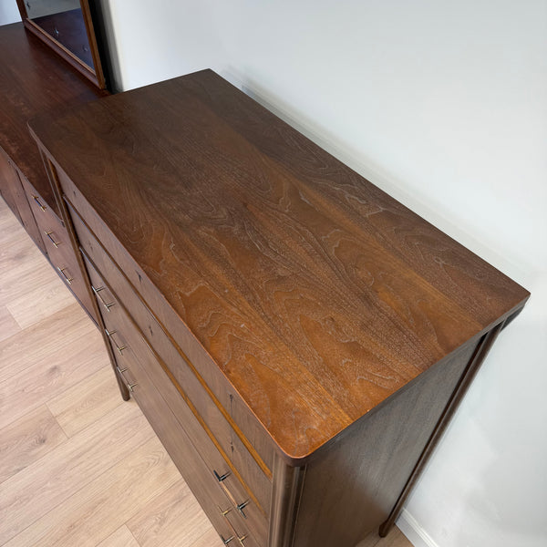 Broyhill Saga Bedroom Set