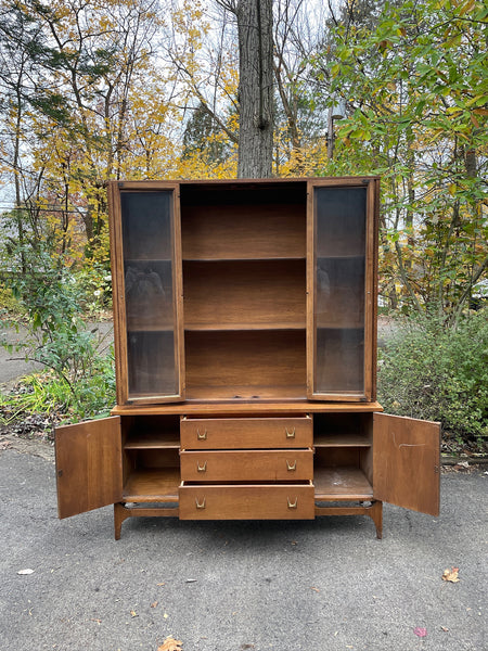 Broyhill Brasilia China Cabinet