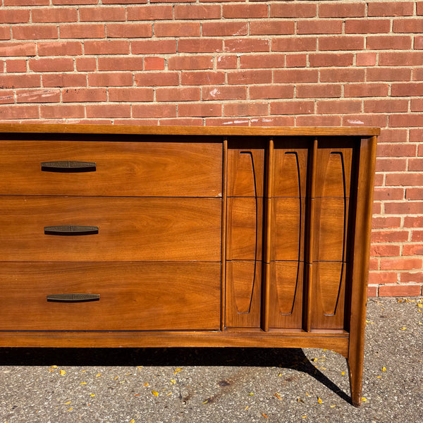 Kent Coffey Town House Mid-Century Modern Walnut 9-Drawer Dresser