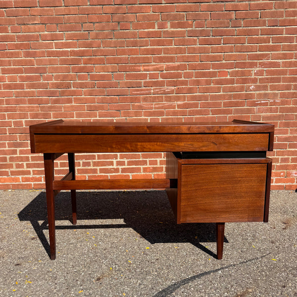 Merton Gershun for Dillingham Esprit Walnut Mid-Century Modern Desk
