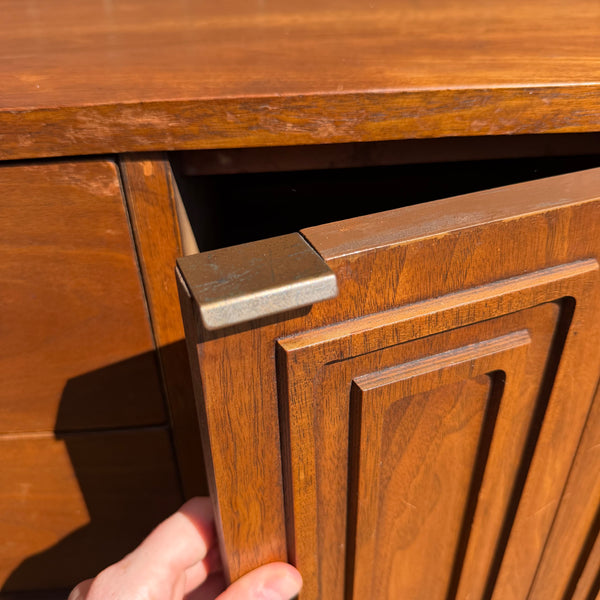 Broyhill Sculptra Mid-Century Modern Walnut Credenza | Buffet