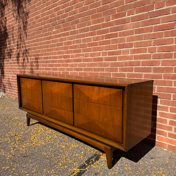 United Furniture Diamond Mid-Century Modern Walnut 9-Drawer Lowboy Dresser