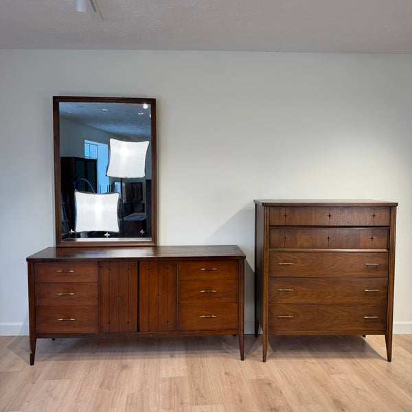 Broyhill Saga Bedroom Set