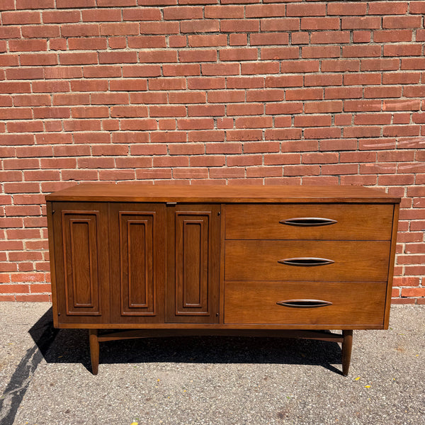 Broyhill Sculptra Walnut Mid Century Modern Credenza Buffet Cabinet