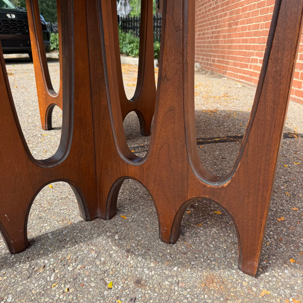 Broyhill Brasilia Mid-Century Modern Walnut Dining Set with 6 Chairs & 2 Leaves