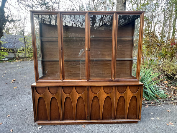 Broyhill Brasilia Large China Display and Buffet