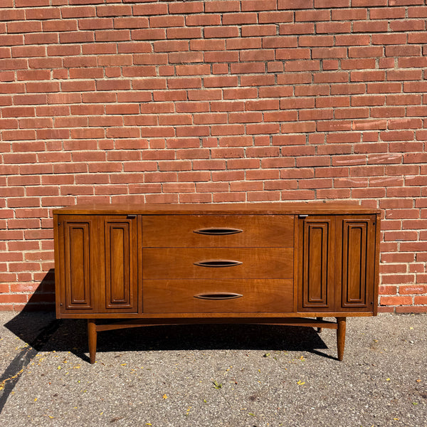 Broyhill Sculptra Mid-Century Modern Walnut Credenza | Buffet