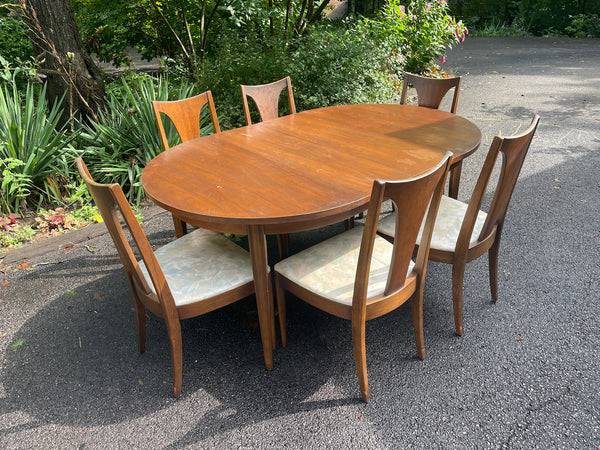 Broyhill Round / Oval Dining Set