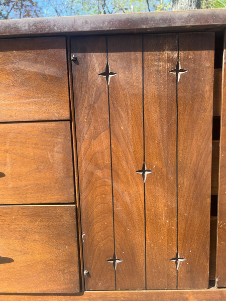 Broyhill Saga Dresser / Buffet