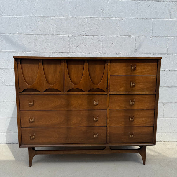Broyhill Brasilia Magna Chest / Dresser