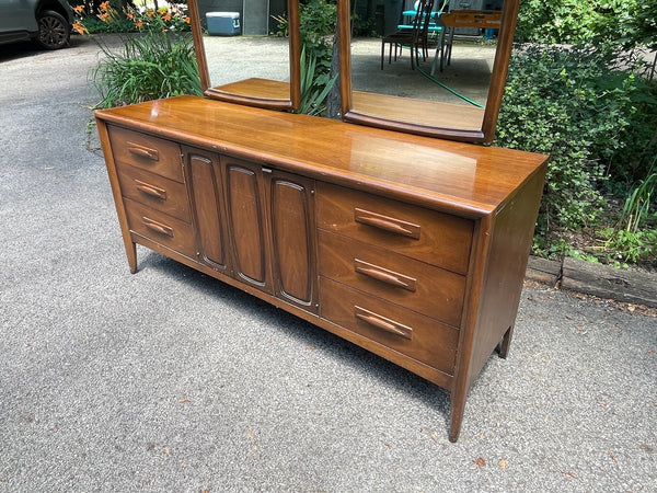 Broyhill Emphasis Dresser w Mirrors