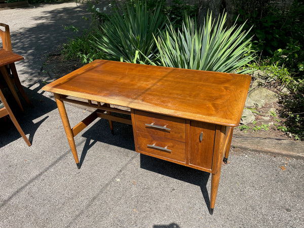 Lane Acclaim Desk