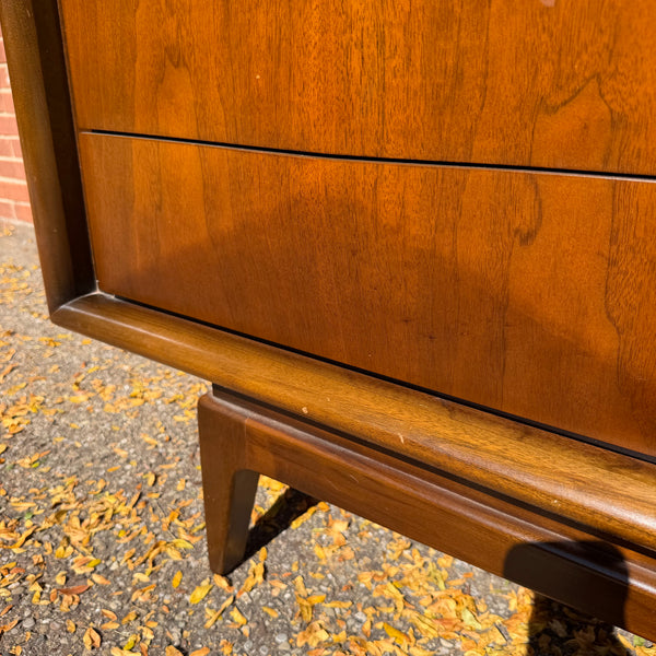United Furniture Diamond Mid-Century Modern Walnut 9-Drawer Lowboy Dresser