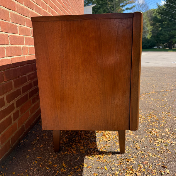 United Furniture Diamond Mid-Century Modern Walnut 9-Drawer Lowboy Dresser