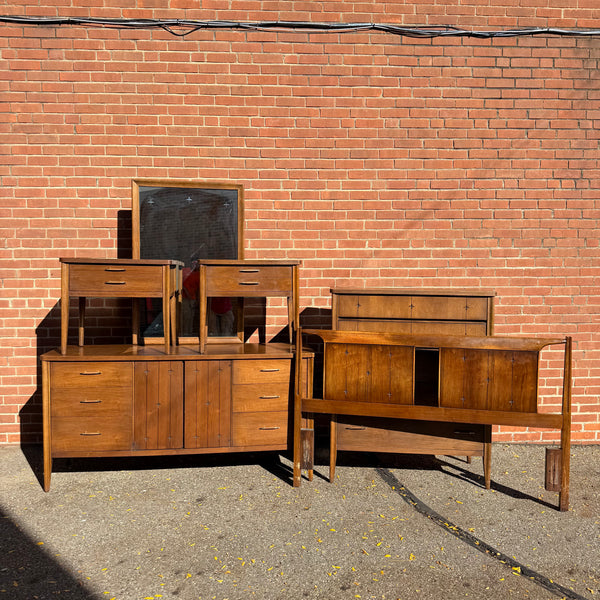 Broyhill Saga Mid-Century Modern Walnut Bedroom Set – Highboy, Lowboy, Pair of Nightstands, Full Headboard & Mirror