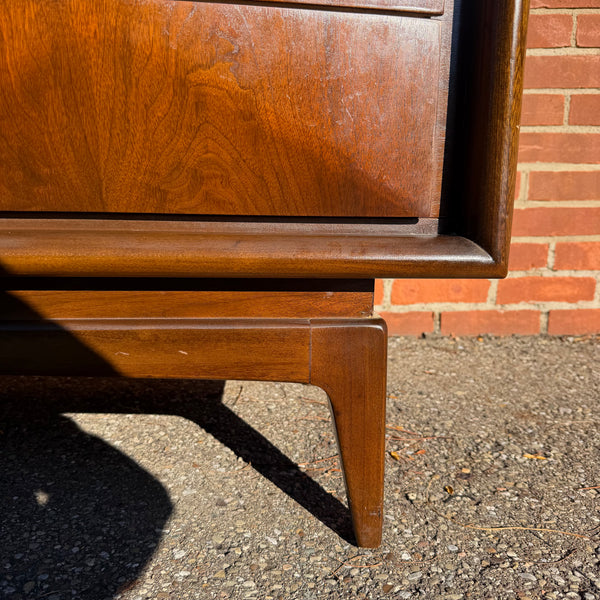 United Furniture Diamond Collection Mid-Century Modern Walnut Nine-Drawer Lowboy Dresser
