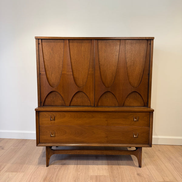 Mid Century Modern Broyhill Brasilia Walnut Dresser Set