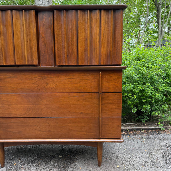 United Furniture Walnut Bedroom Set