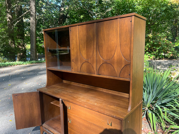 Broyhill Brasilia China Cabinet