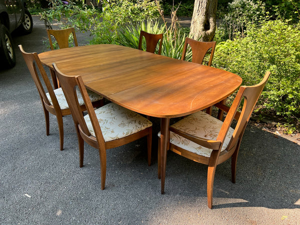 Broyhill Forward 70 Dining Set