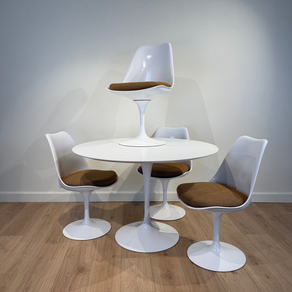 Mid Century Modern Tulip Base Dining Set with 4 chairs