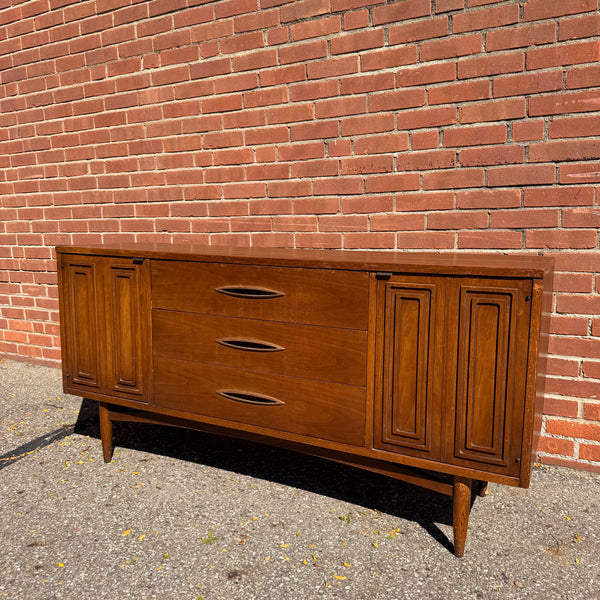 Broyhill Sculptra Mid-Century Modern Walnut Credenza | Buffet