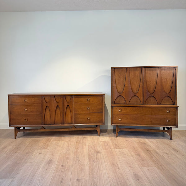 Mid Century Modern Broyhill Brasilia Walnut Dresser Set
