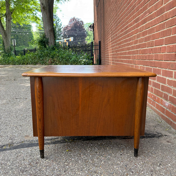 Mid Century Modern Inlaid “Bow-tie” Lane Acclaim End Table with Double Doors by Andre
Bus, 1960s