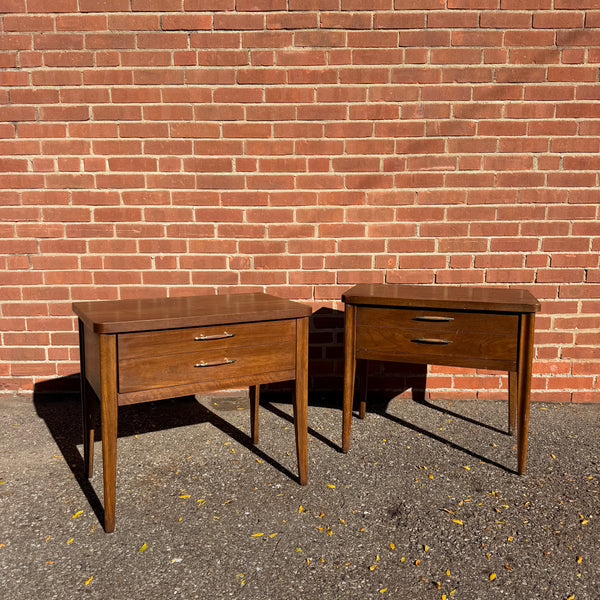 Broyhill Saga Mid-Century Modern Walnut Bedroom Set – Highboy, Lowboy, Pair of Nightstands, Full Headboard & Mirror