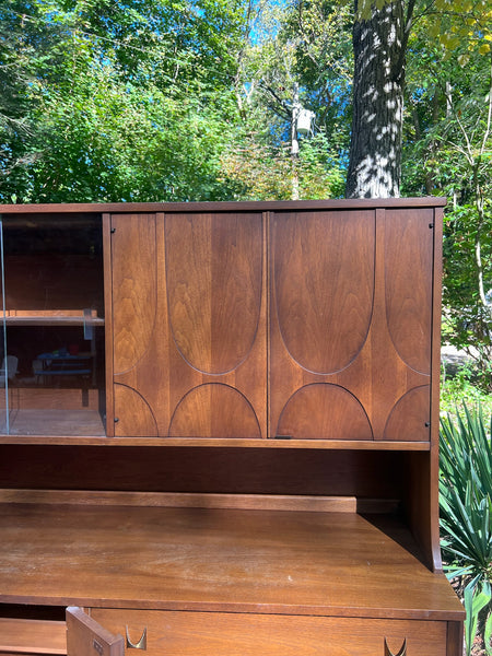 Broyhill Brasilia China Cabinet