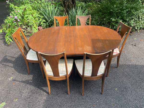 Broyhill Round / Oval Dining Set