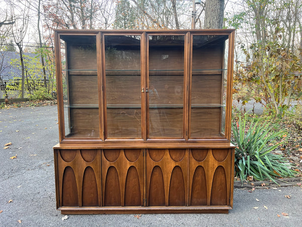 Broyhill Brasilia Large China Display and Buffet