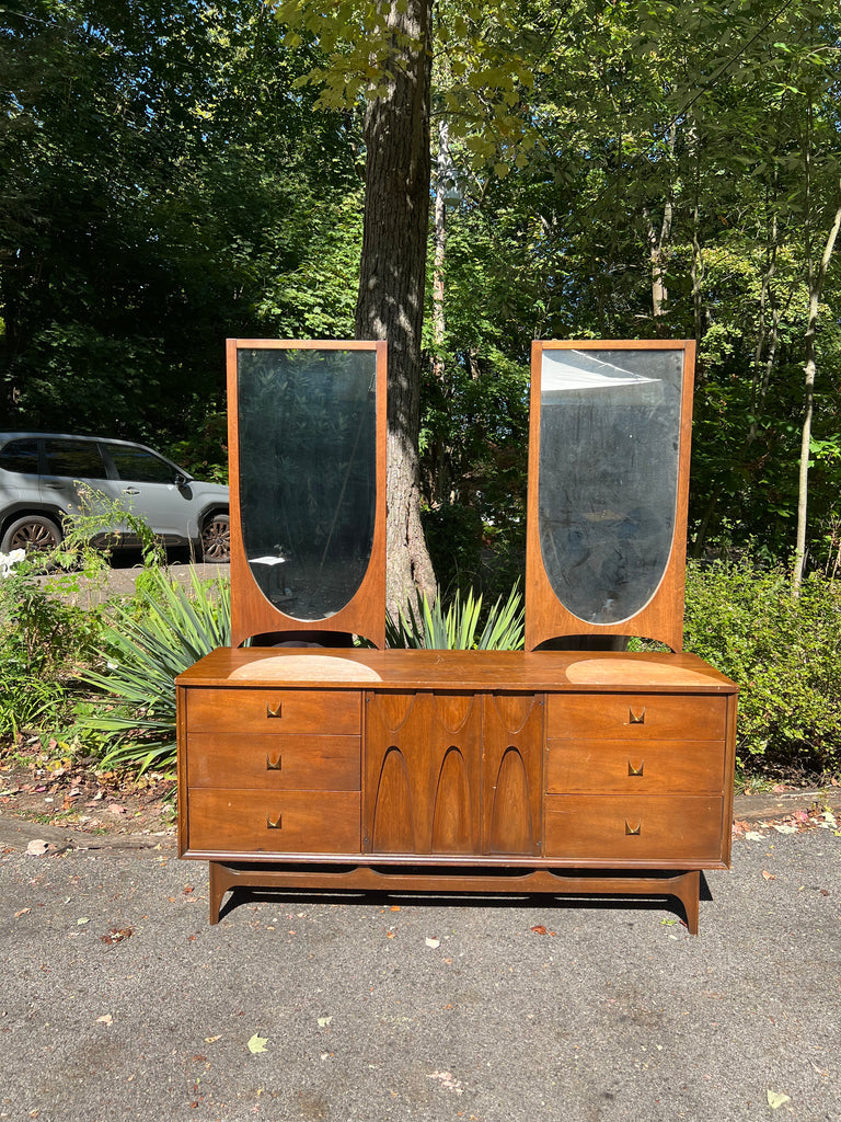 broyhill mid century modern dresser Broyhill Brasilia Mid Century Walnut and Brass 6 Drawer Dresser