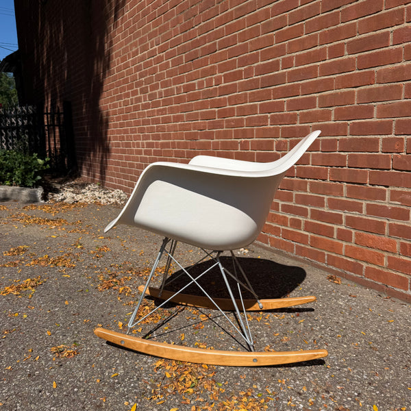 Case Study Rocking Shell Chair by Modernica in the Style of Ray & Charles Eames