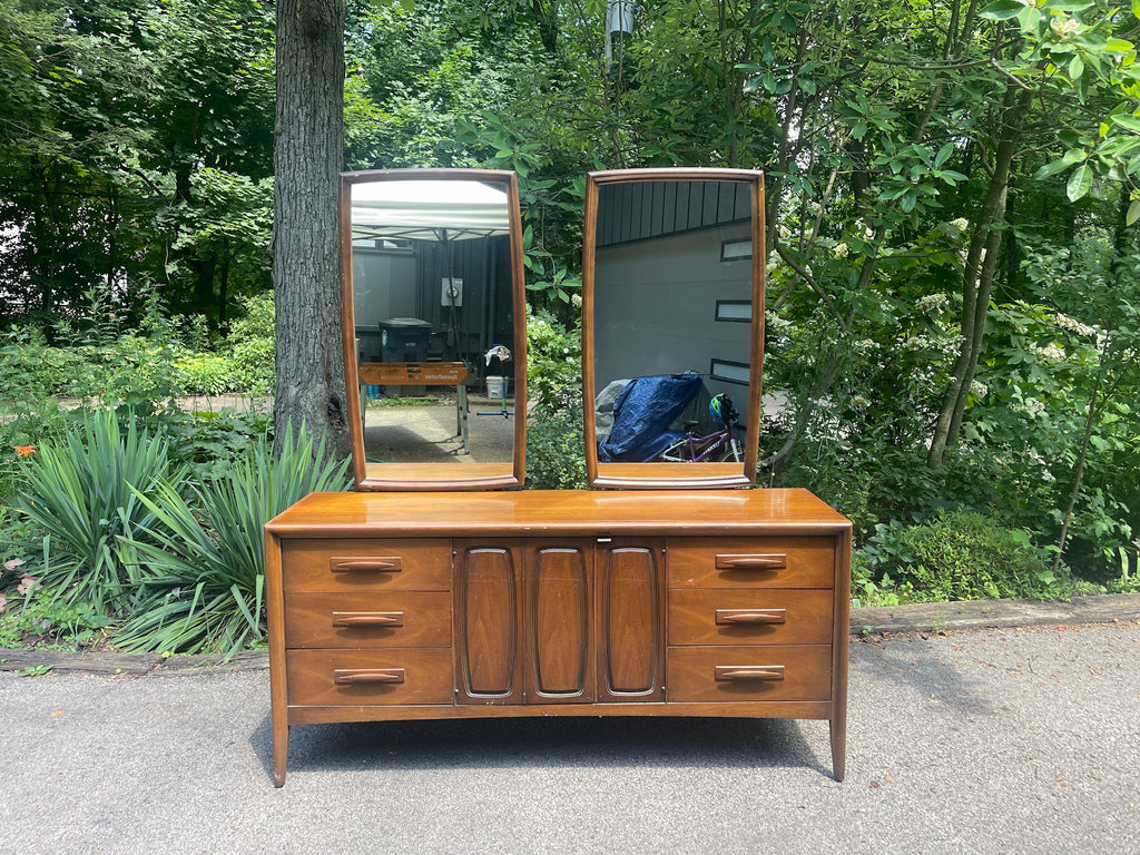 Broyhill Emphasis Dresser w Mirrors – Detour Furniture