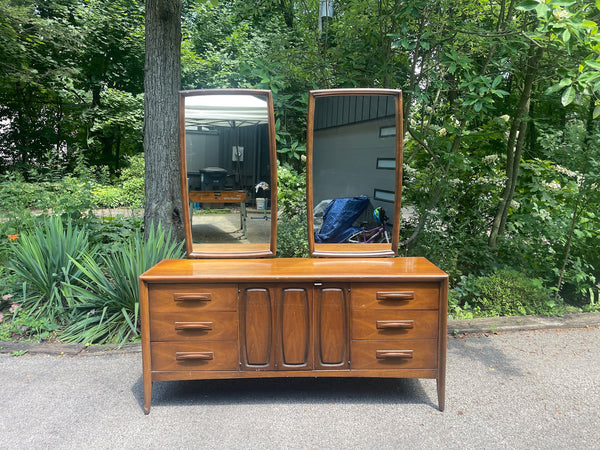 Broyhill Emphasis Dresser w Mirrors