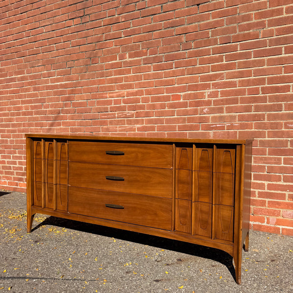 Kent Coffey Town House Mid-Century Modern Walnut 9-Drawer Dresser
