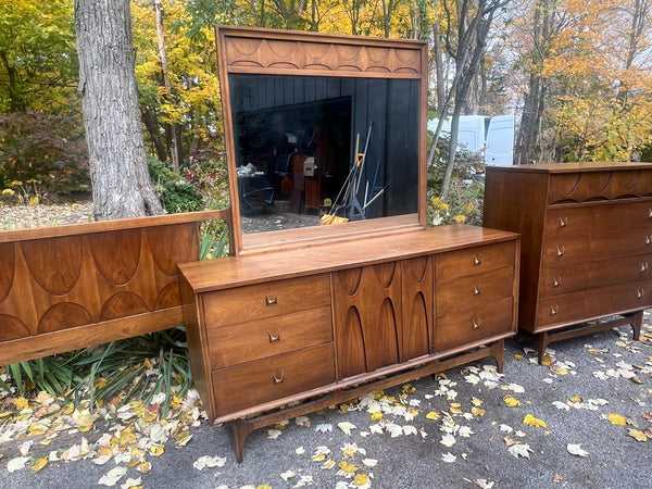 Broyhill Brasilia Bedroom Set