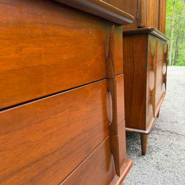 United Furniture Walnut Bedroom Set