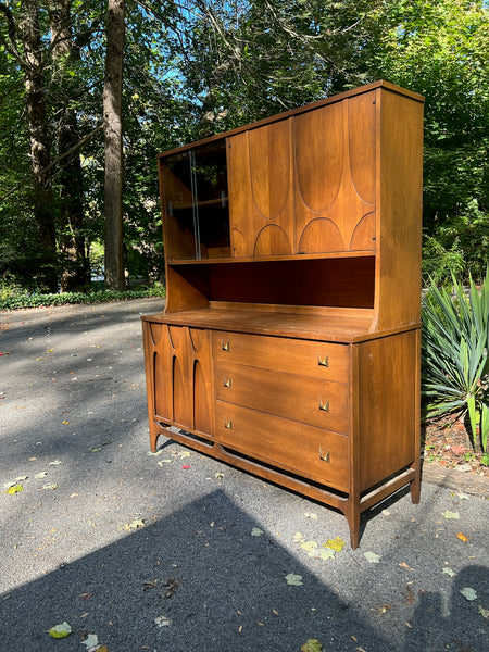 Broyhill Brasilia China Cabinet