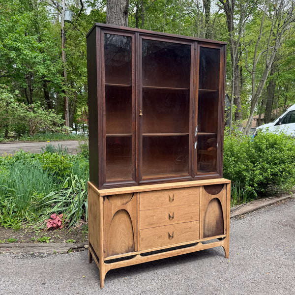 Broyhill Brasilia 2-Piece Walnut Hutch China Cabinet