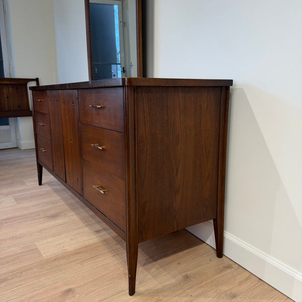 Broyhill Saga Bedroom Set